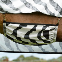 Laden Sie das Bild in den Galerie-Viewer, BUCAS Buzz-off Zebra & Neck