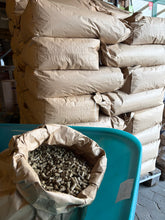 Laden Sie das Bild in den Galerie-Viewer, Strohpellets - 20kg
