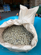 Laden Sie das Bild in den Galerie-Viewer, Strohpellets - 20kg
